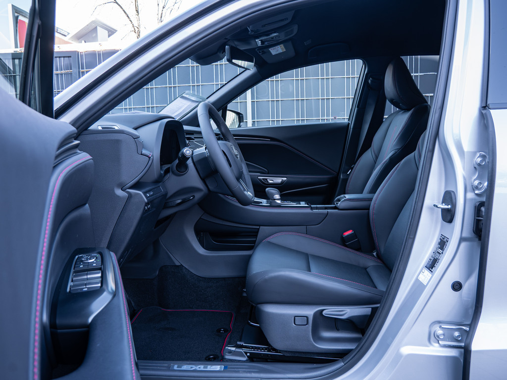 Fahrzeugansicht LEXUS LBX 1.5 FWD Emotion - Bild 4