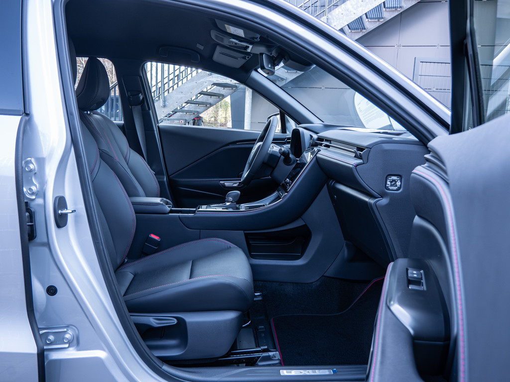 Fahrzeugansicht LEXUS LBX 1.5 FWD Emotion - Bild 5