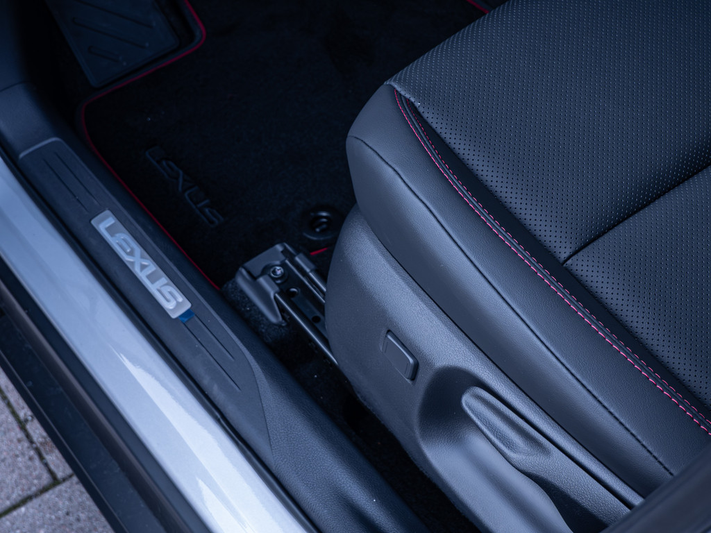 Fahrzeugansicht LEXUS LBX 1.5 FWD Emotion - Bild 35