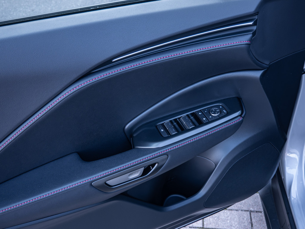 Fahrzeugansicht LEXUS LBX 1.5 FWD Emotion - Bild 36