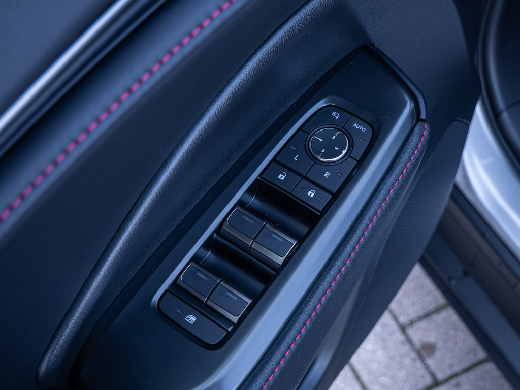 Fahrzeugansicht LEXUS LBX 1.5 FWD Emotion - Bild 37