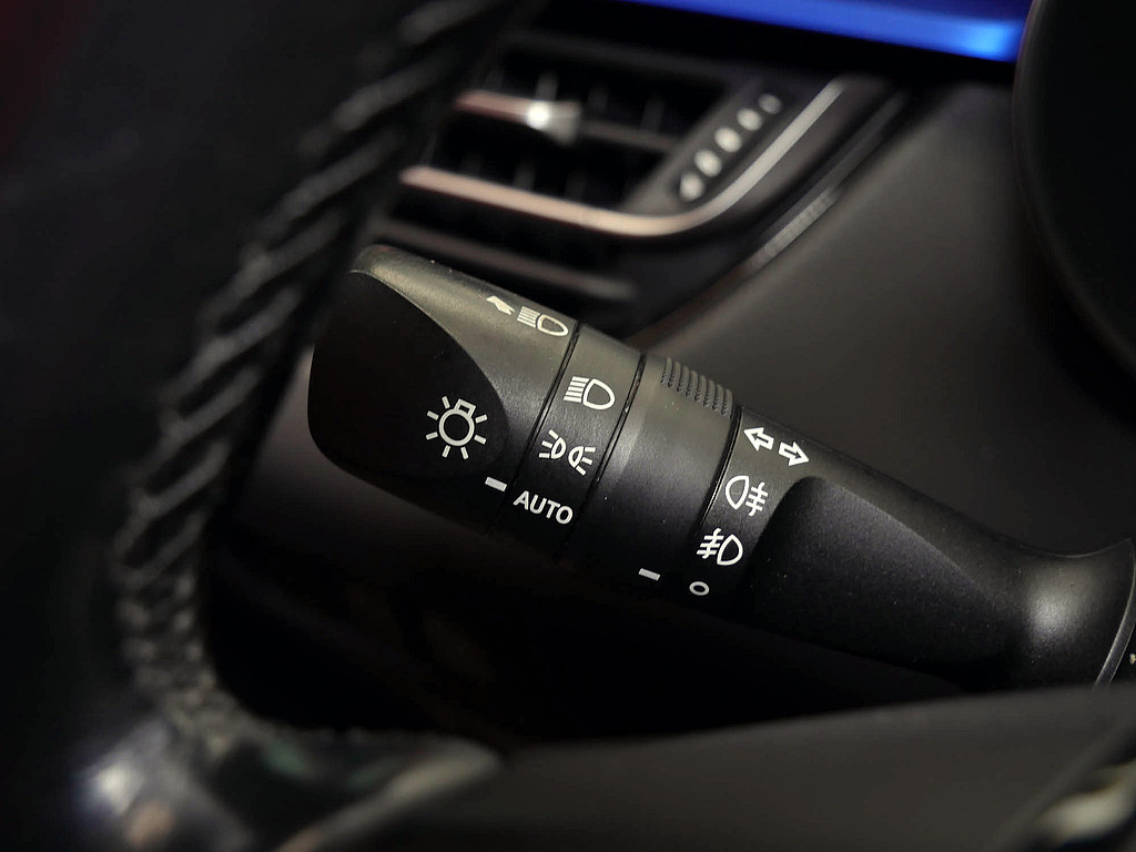 Fahrzeugansicht TOYOTA C-HR HYBRID Style - Bild 26