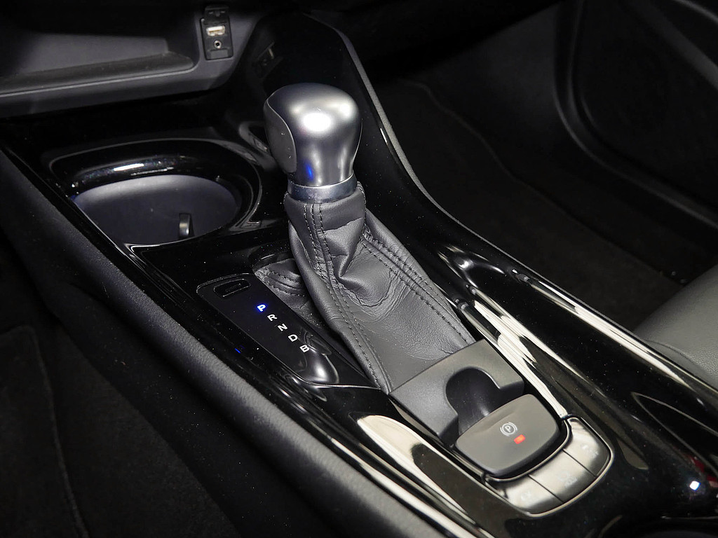 Fahrzeugansicht TOYOTA C-HR HYBRID Style - Bild 31