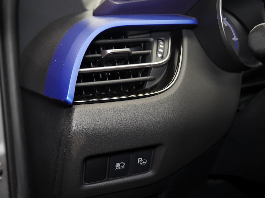 Fahrzeugansicht TOYOTA C-HR HYBRID Style - Bild 33