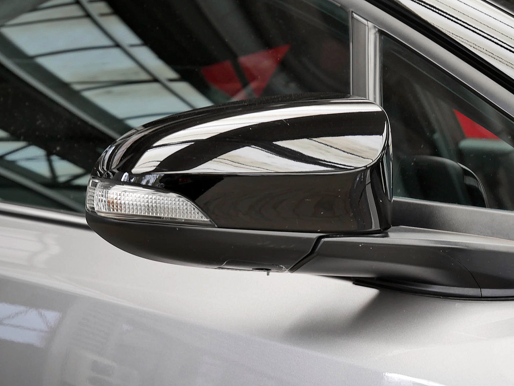 Fahrzeugansicht TOYOTA C-HR HYBRID Style - Bild 43