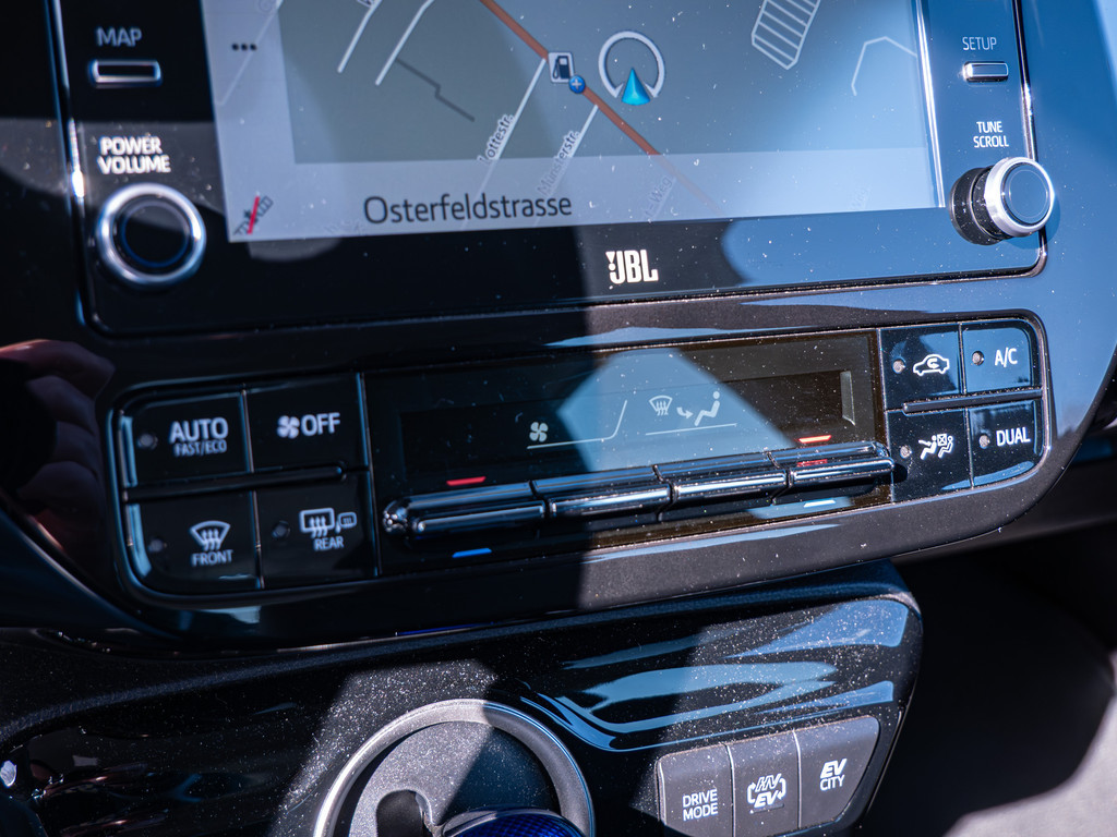 Fahrzeugansicht TOYOTA Prius Hybrid Executive - Bild 18