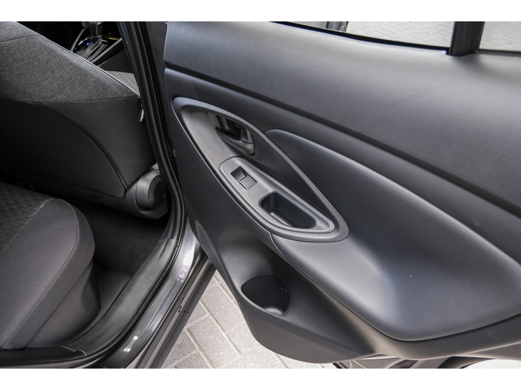 Fahrzeugansicht TOYOTA Yaris Cross 1.5 Hybrid FWD Teamplayer - Bild 8