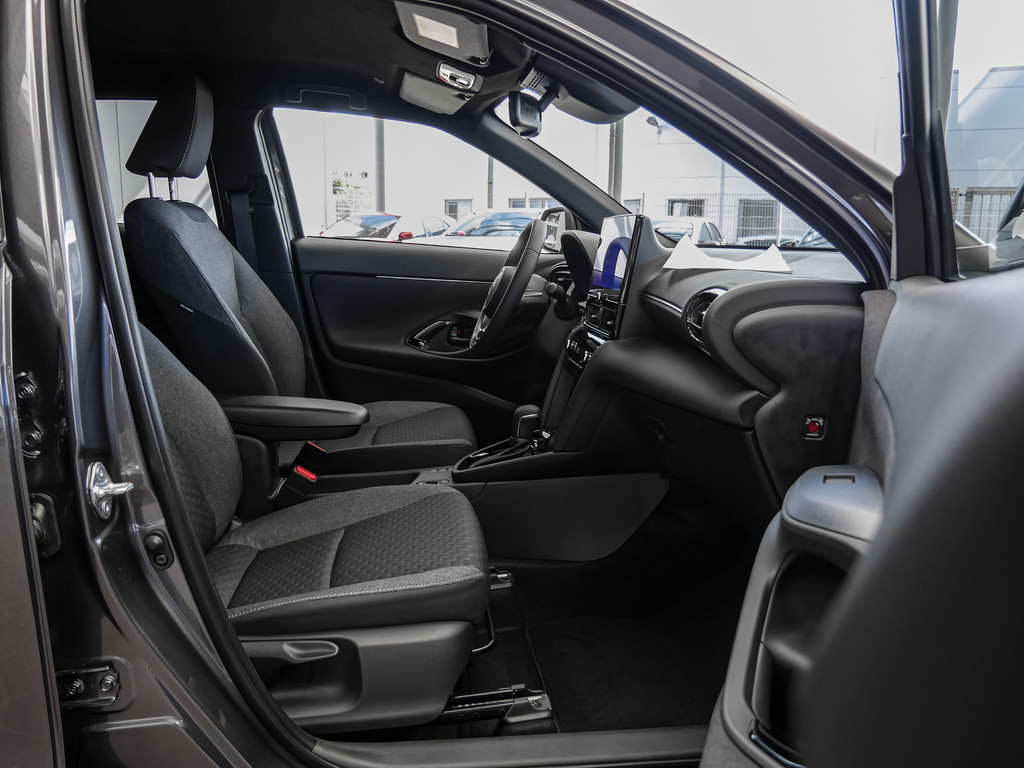 Fahrzeugansicht TOYOTA Yaris Cross 1.5 Hybrid FWD Teamplayer - Bild 6