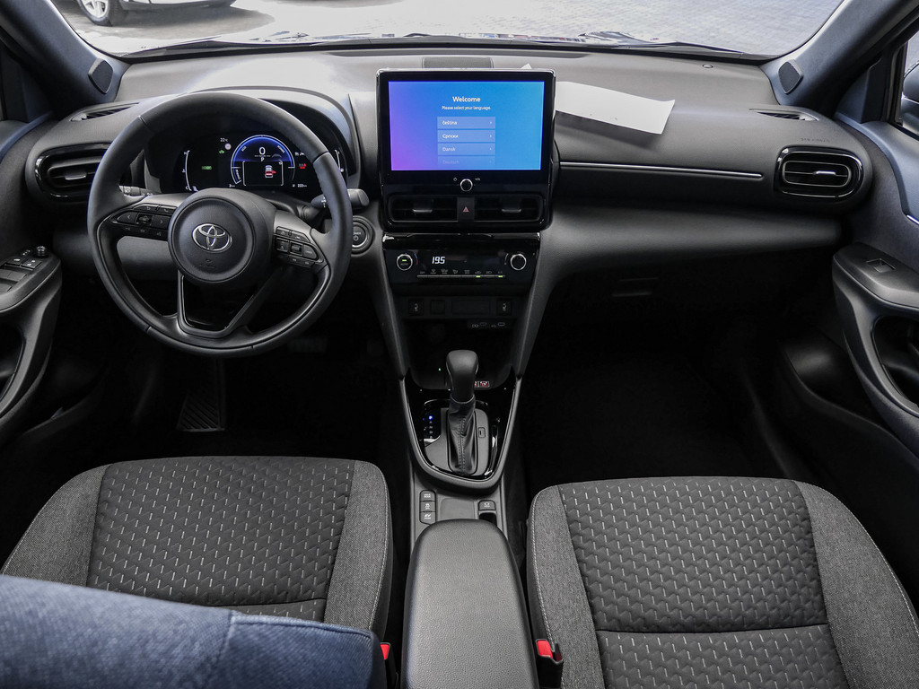 Fahrzeugansicht TOYOTA Yaris Cross 1.5 Hybrid FWD Teamplayer - Bild 9
