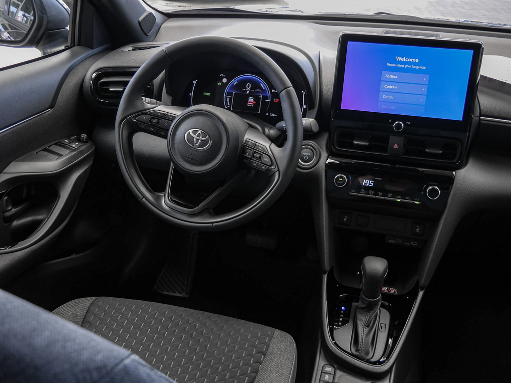 Fahrzeugansicht TOYOTA Yaris Cross 1.5 Hybrid FWD Teamplayer - Bild 10