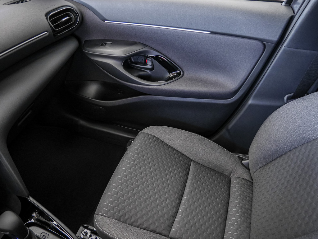 Fahrzeugansicht TOYOTA Yaris Cross 1.5 Hybrid FWD Teamplayer - Bild 25