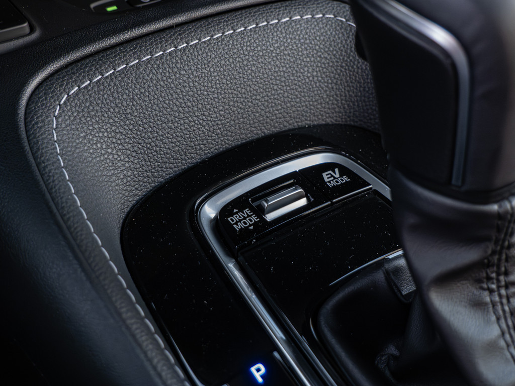 Fahrzeugansicht TOYOTA Corolla Touring Sports 1.8 Hybrid Teamplayer - Bild 18