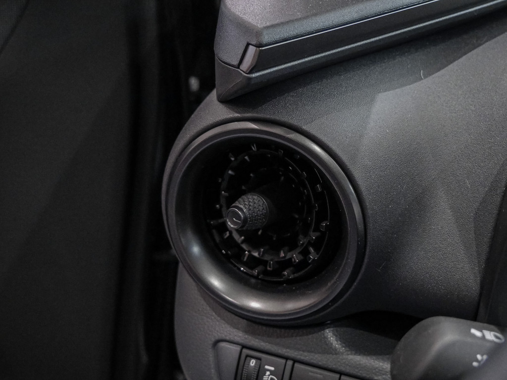 Fahrzeugansicht TOYOTA C-HR 2.0 Plug-In Hybrid FWD Teamplayer - Bild 24