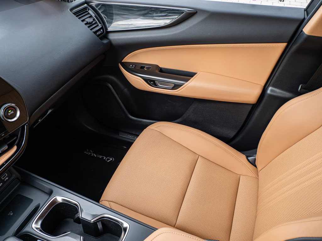 Fahrzeugansicht LEXUS NX 450h + Business - Bild 22