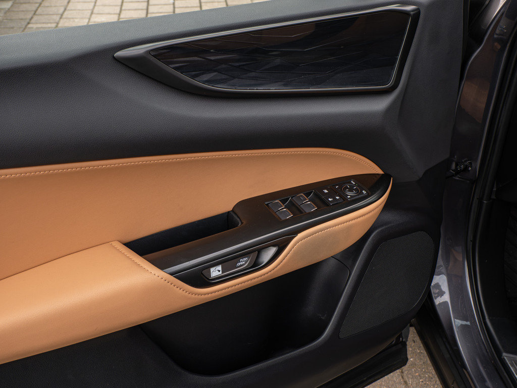 Fahrzeugansicht LEXUS NX 450h + Business - Bild 38