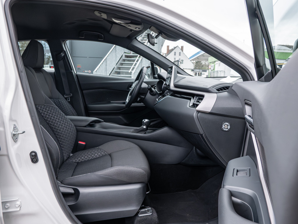 Fahrzeugansicht TOYOTA C-HR HYBRID Flow - Bild 5