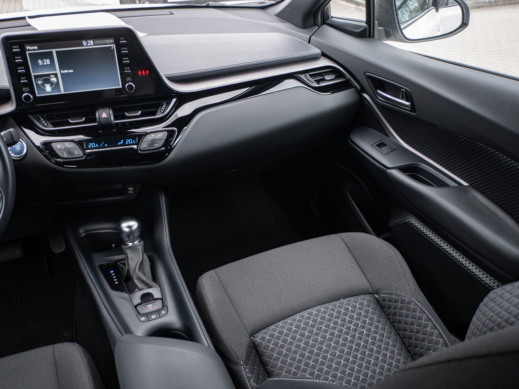 Fahrzeugansicht TOYOTA C-HR HYBRID Flow - Bild 9