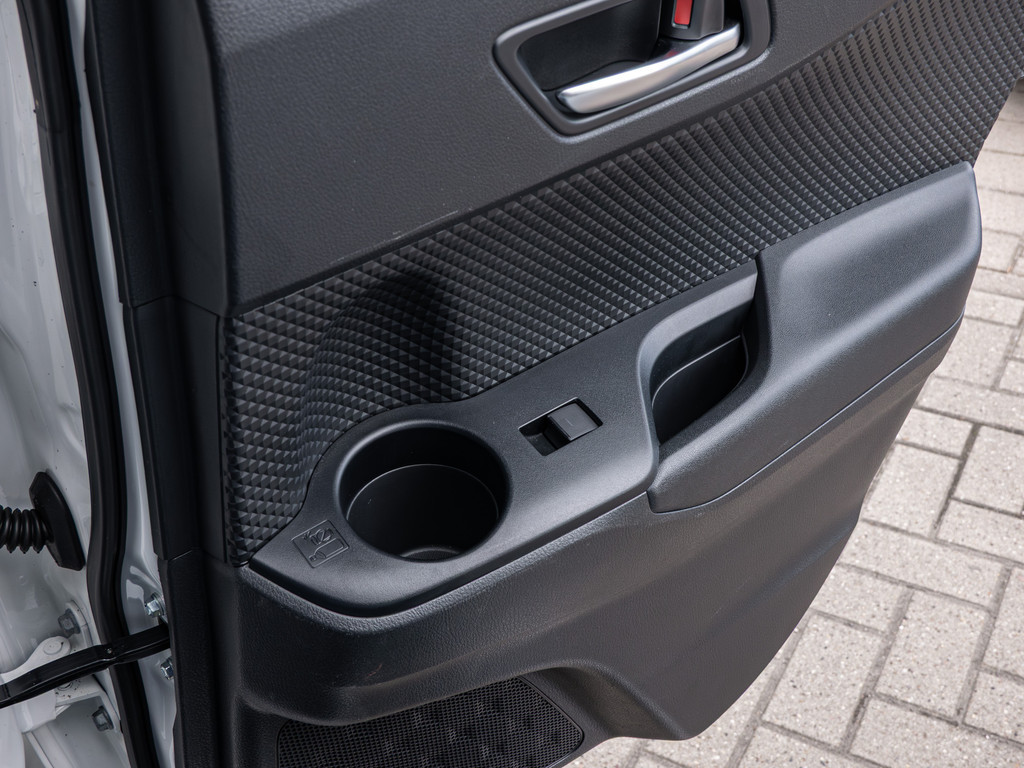 Fahrzeugansicht TOYOTA C-HR HYBRID Flow - Bild 10