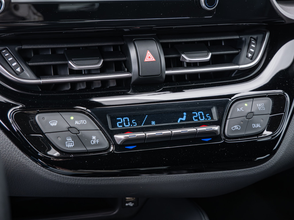 Fahrzeugansicht TOYOTA C-HR HYBRID Flow - Bild 19