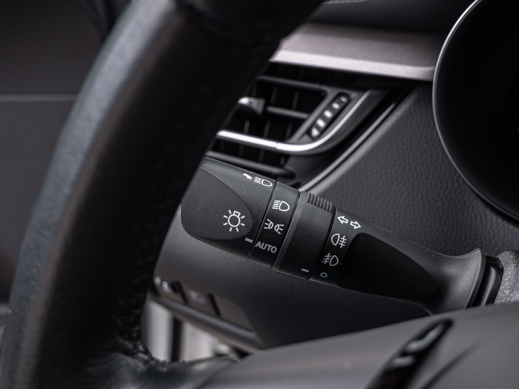 Fahrzeugansicht TOYOTA C-HR HYBRID Flow - Bild 31