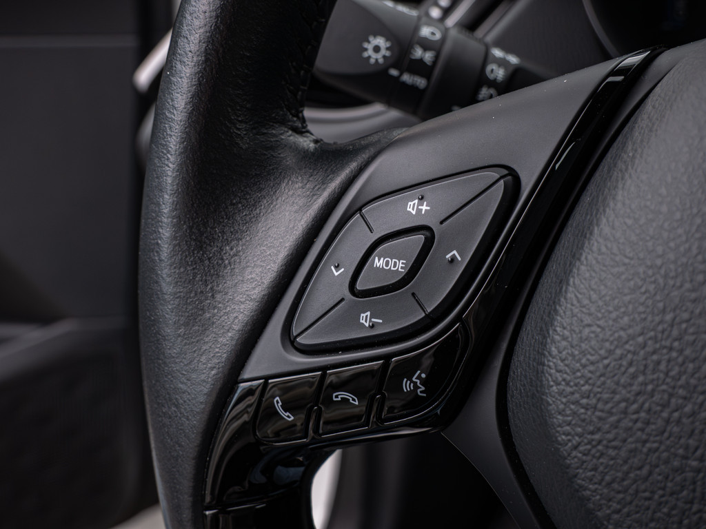 Fahrzeugansicht TOYOTA C-HR HYBRID Flow - Bild 32