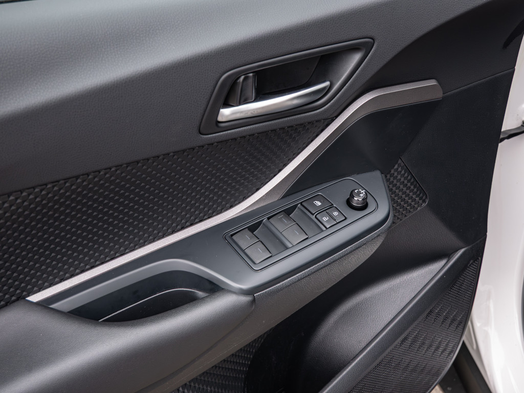 Fahrzeugansicht TOYOTA C-HR HYBRID Flow - Bild 39