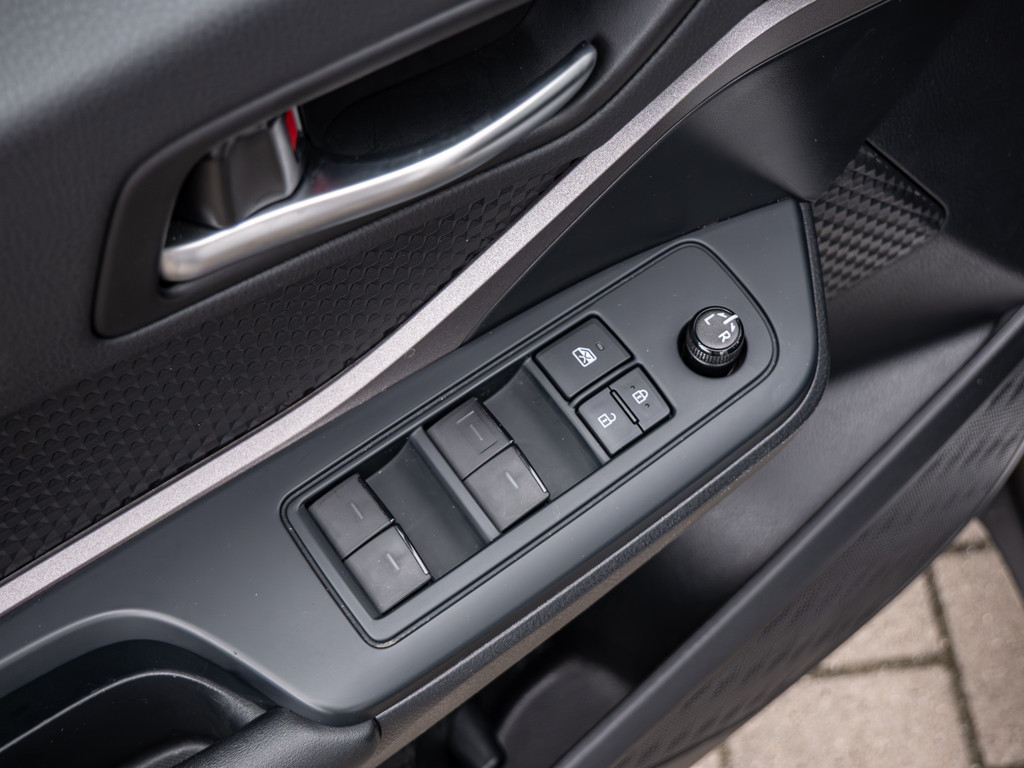 Fahrzeugansicht TOYOTA C-HR HYBRID Flow - Bild 40