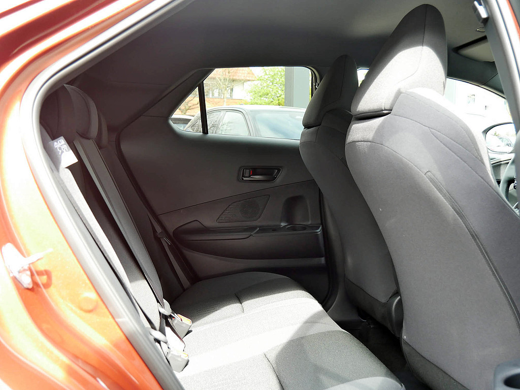 Fahrzeugansicht TOYOTA C-HR 2.0 Plug-In Hybrid FWD Teamplayer - Bild 2