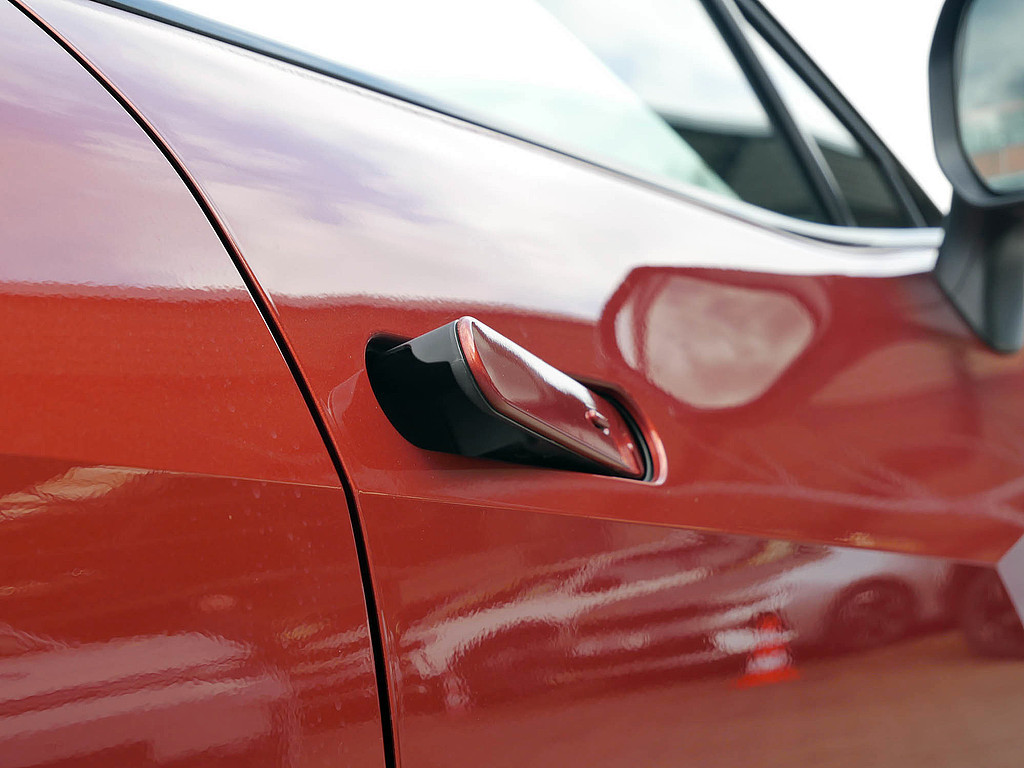 Fahrzeugansicht TOYOTA C-HR 2.0 Plug-In Hybrid FWD Teamplayer - Bild 6