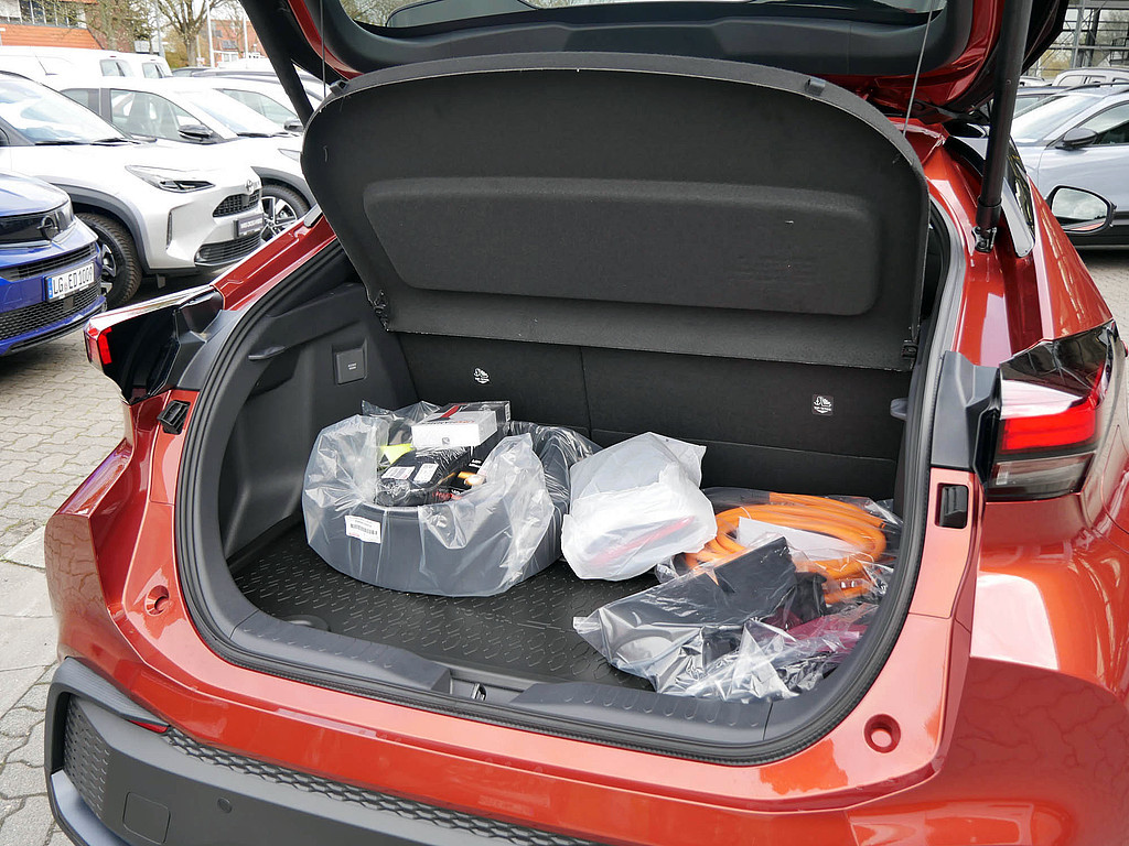 Fahrzeugansicht TOYOTA C-HR 2.0 Plug-In Hybrid FWD Teamplayer - Bild 8