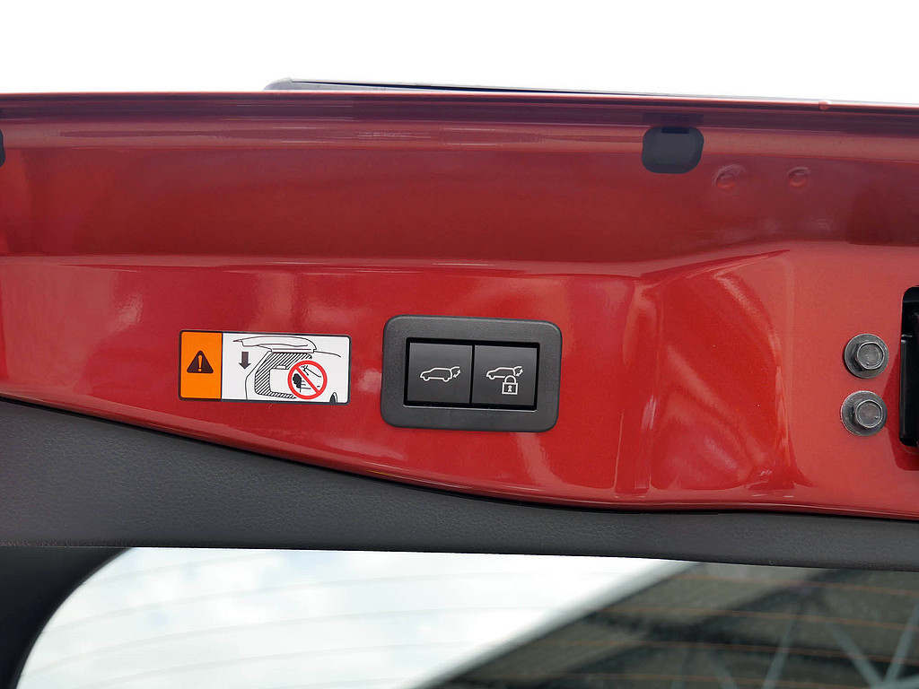 Fahrzeugansicht TOYOTA C-HR 2.0 Plug-In Hybrid FWD Teamplayer - Bild 9