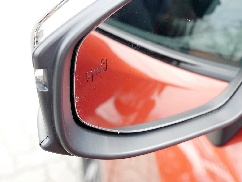 Fahrzeugansicht TOYOTA C-HR 2.0 Plug-In Hybrid FWD Teamplayer - Bild 10