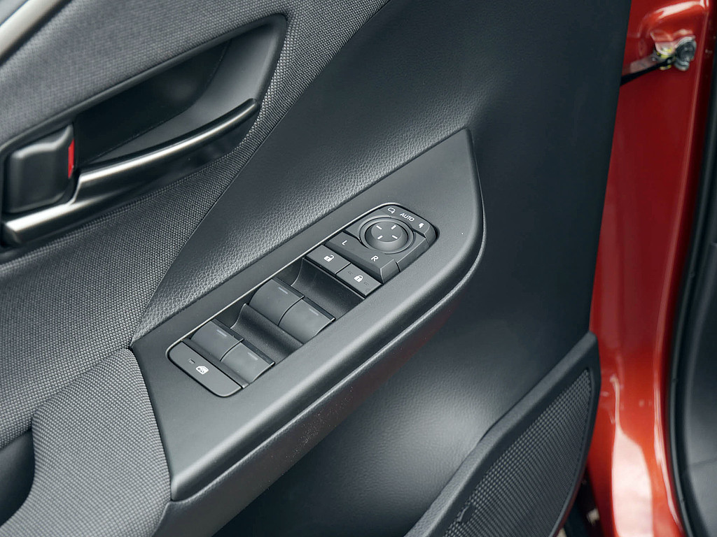 Fahrzeugansicht TOYOTA C-HR 2.0 Plug-In Hybrid FWD Teamplayer - Bild 13