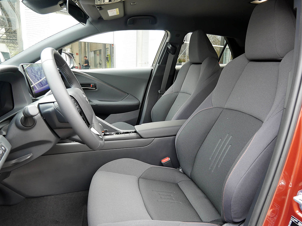 Fahrzeugansicht TOYOTA C-HR 2.0 Plug-In Hybrid FWD Teamplayer - Bild 14