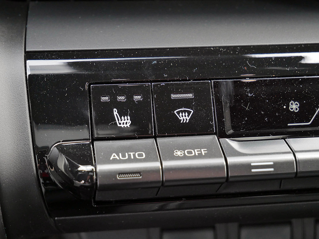 Fahrzeugansicht TOYOTA C-HR 2.0 Plug-In Hybrid FWD Teamplayer - Bild 24