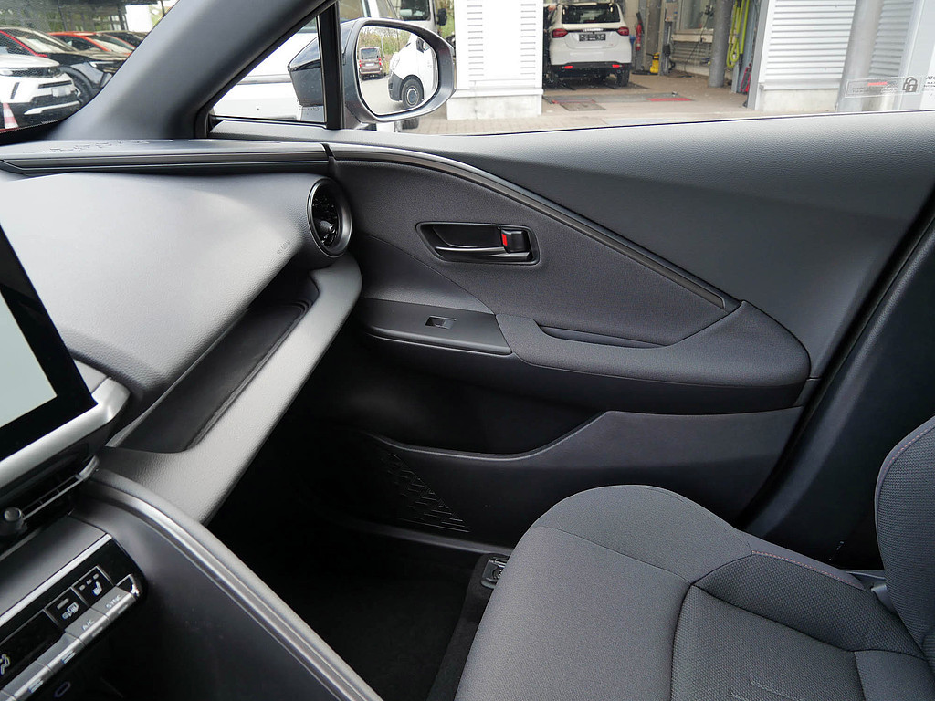 Fahrzeugansicht TOYOTA C-HR 2.0 Plug-In Hybrid FWD Teamplayer - Bild 28