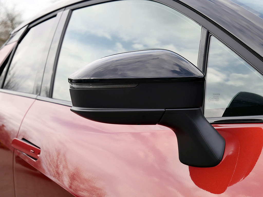 Fahrzeugansicht TOYOTA C-HR 2.0 Plug-In Hybrid FWD Teamplayer - Bild 41