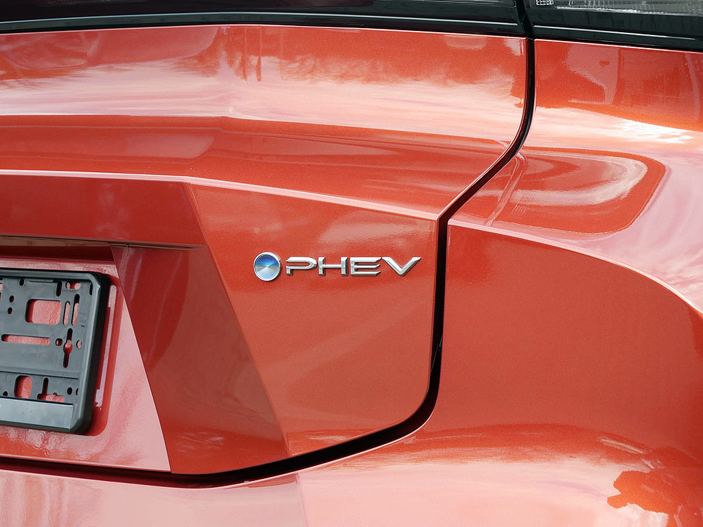 Fahrzeugansicht TOYOTA C-HR 2.0 Plug-In Hybrid FWD Teamplayer - Bild 42