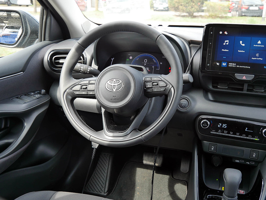 Fahrzeugansicht TOYOTA Yaris Hybrid 1.5 VVT-iE Teamplayer - Bild 3