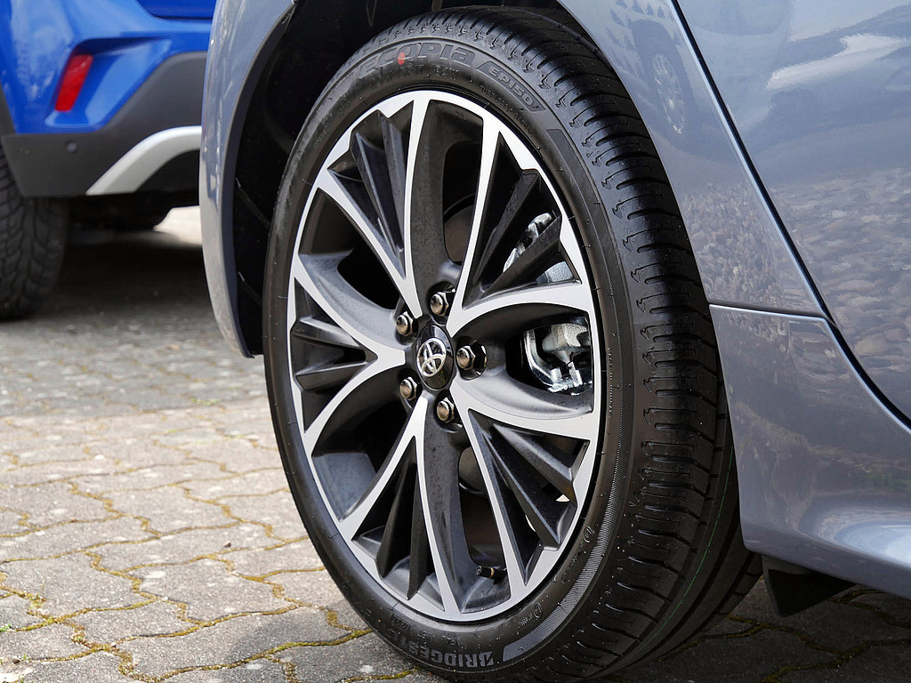 Fahrzeugansicht TOYOTA Yaris Hybrid 1.5 VVT-iE Teamplayer - Bild 6