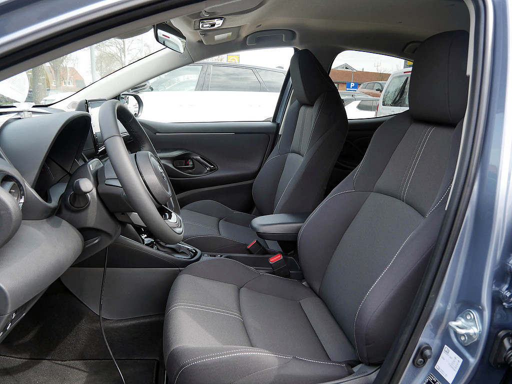 Fahrzeugansicht TOYOTA Yaris Hybrid 1.5 VVT-iE Teamplayer - Bild 11