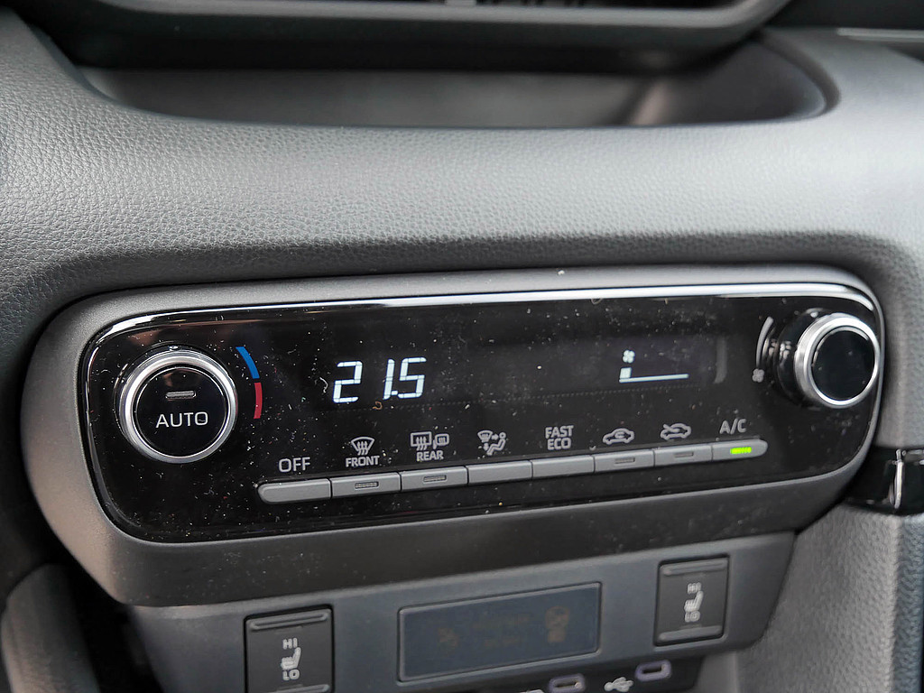 Fahrzeugansicht TOYOTA Yaris Hybrid 1.5 VVT-iE Teamplayer - Bild 19