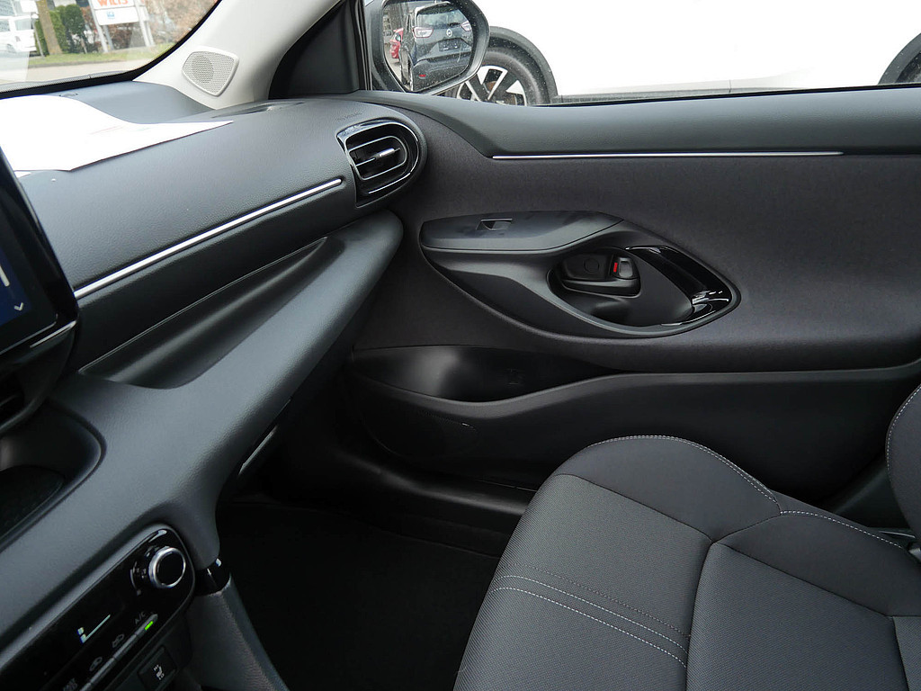 Fahrzeugansicht TOYOTA Yaris Hybrid 1.5 VVT-iE Teamplayer - Bild 26