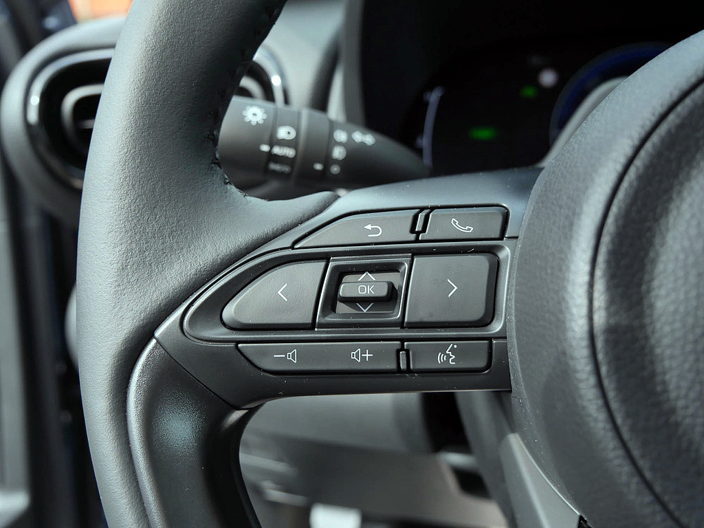 Fahrzeugansicht TOYOTA Yaris Hybrid 1.5 VVT-iE Teamplayer - Bild 27