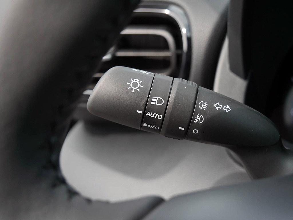 Fahrzeugansicht TOYOTA Yaris Hybrid 1.5 VVT-iE Teamplayer - Bild 30