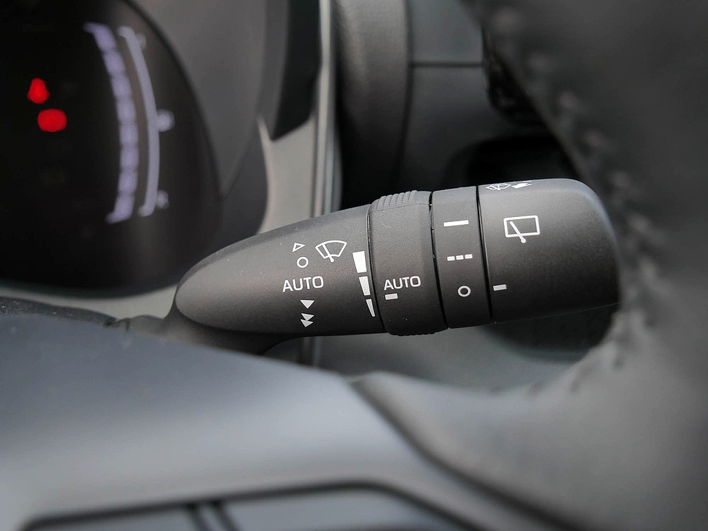 Fahrzeugansicht TOYOTA Yaris Hybrid 1.5 VVT-iE Teamplayer - Bild 31