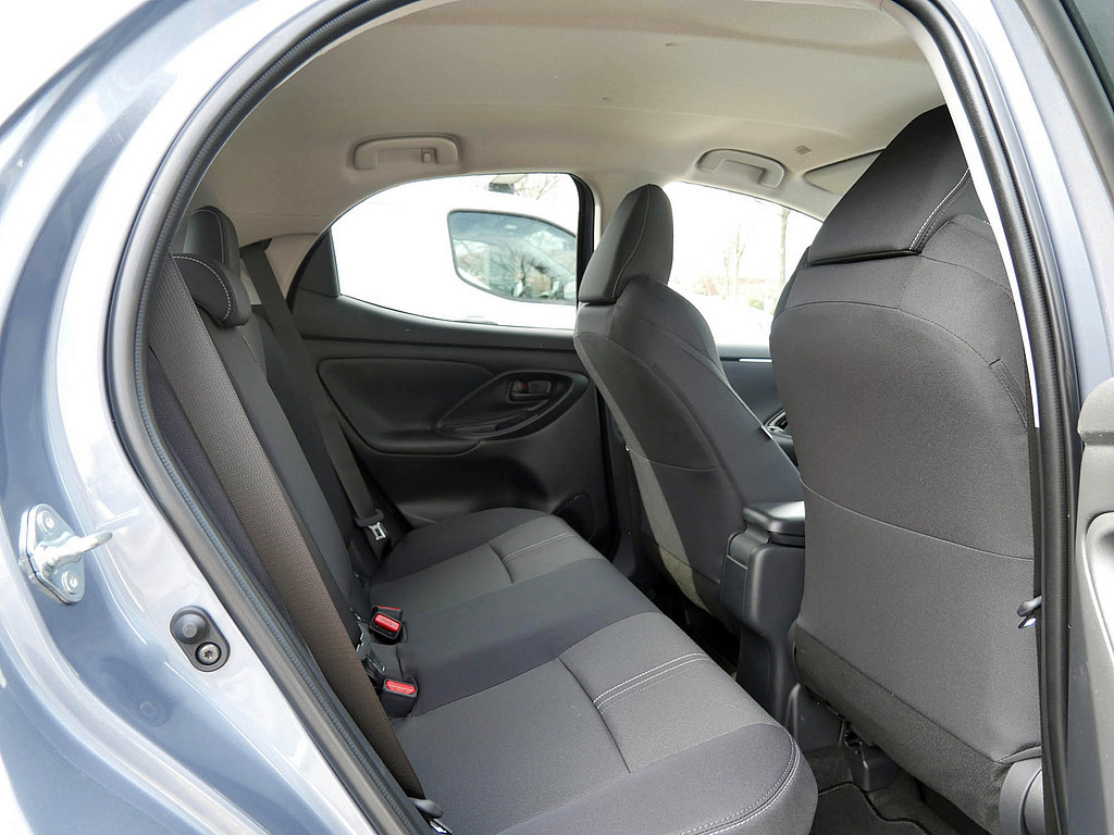 Fahrzeugansicht TOYOTA Yaris Hybrid 1.5 VVT-iE Teamplayer - Bild 44