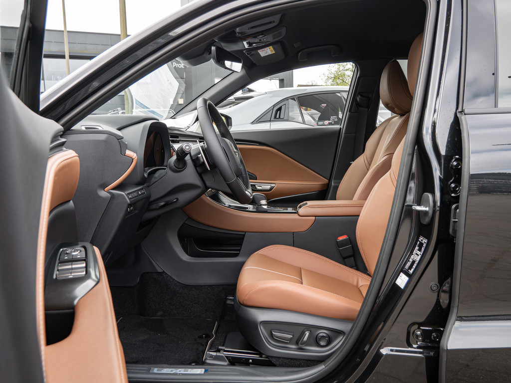 Fahrzeugansicht LEXUS LBX Relax - Bild 3