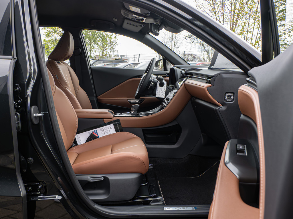 Fahrzeugansicht LEXUS LBX Relax - Bild 4