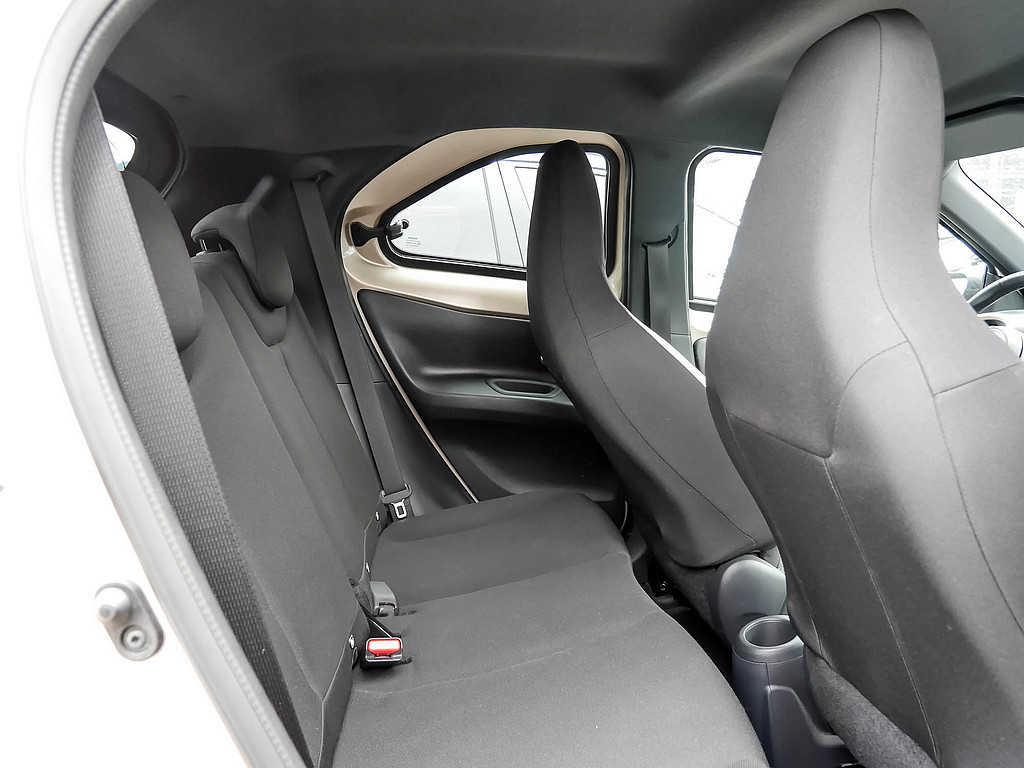 Fahrzeugansicht TOYOTA Aygo X 1.0 Pulse - Bild 2